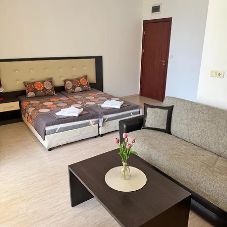 بيت ضيافة Kremena In Sv With Swimming Pool سفيتي فلاس