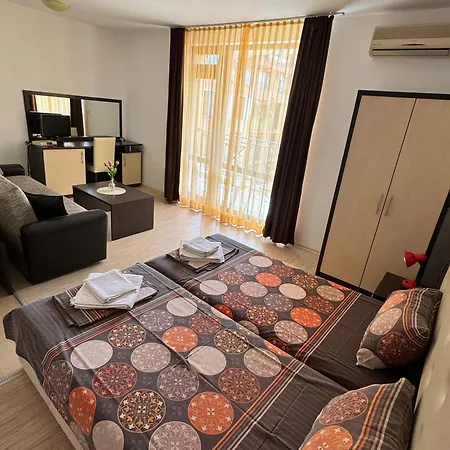 Kremena In Sv With Swimming Pool بيت ضيافة