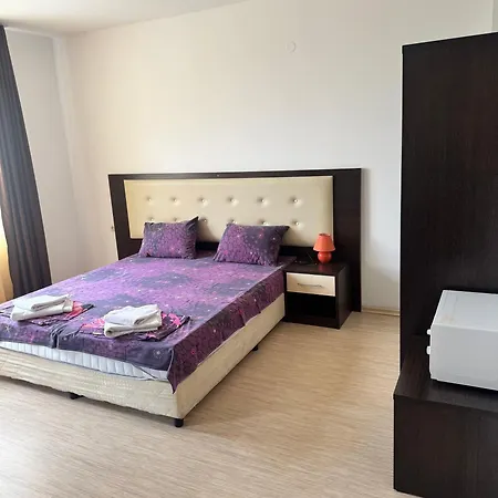 Kremena In Sv With Swimming Pool بيت ضيافة