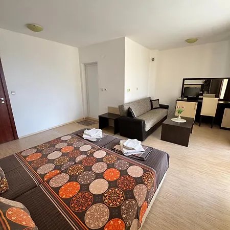 Kremena In Sv With Swimming Pool بيت ضيافة